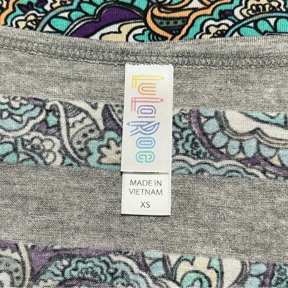 Lularoe Striped Long Sleeve Rayon Polyester Gray Patterned Top Women’s Sz XS - Picture 10 of 12